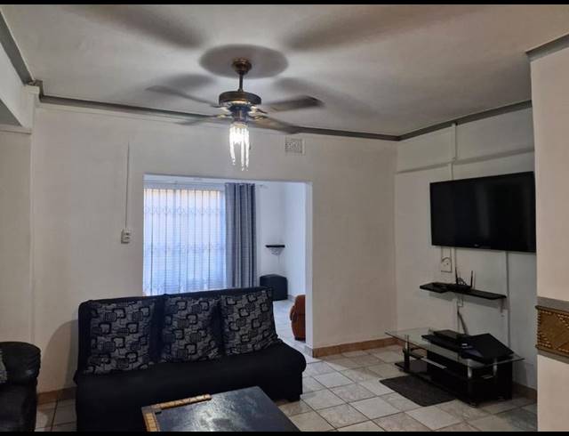 4 BEDROOM HOUSE FOR SALE IN MONTFORD